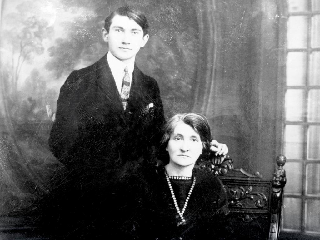 L'ÉTUDIANT ET SA MÈRE